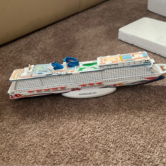 Norwegian Joy Model Cruise Ship brand new in box - Picture 2 of 6